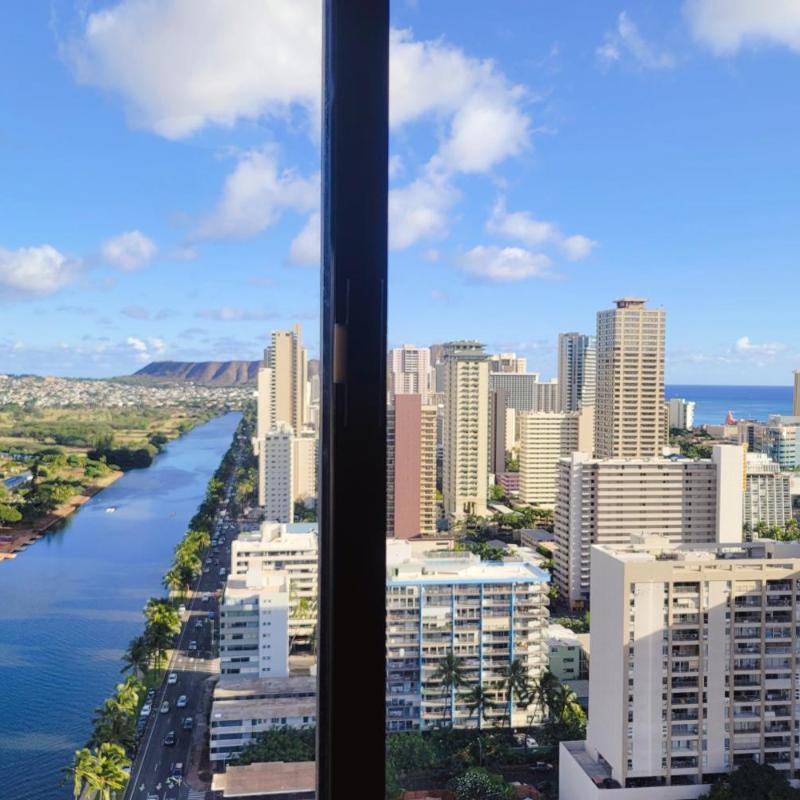 Waikiki Condo High Floor Views Beaches Convention Center