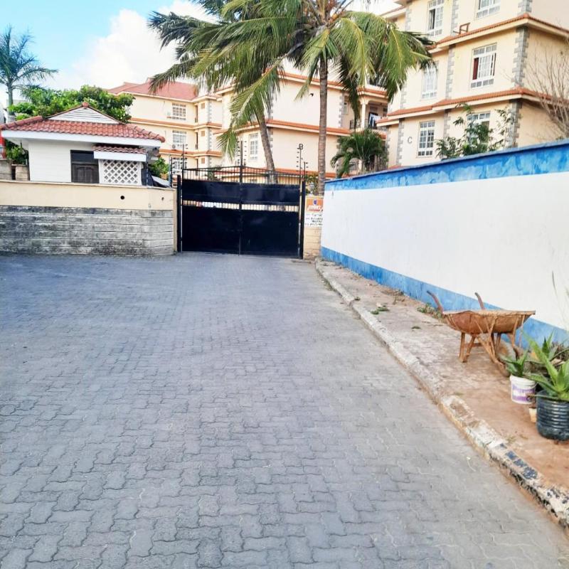 Nyali 3 bedroom apartment with parking, WiFi, AC