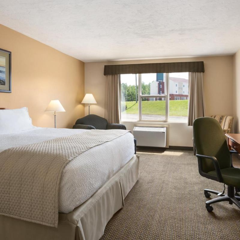 Days Inn & Suites by Wyndham Moncton